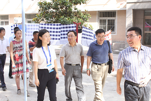 首页 old 新闻动态 学院新闻 > 正文院长杨兴斌,副院长张宝善,副院长