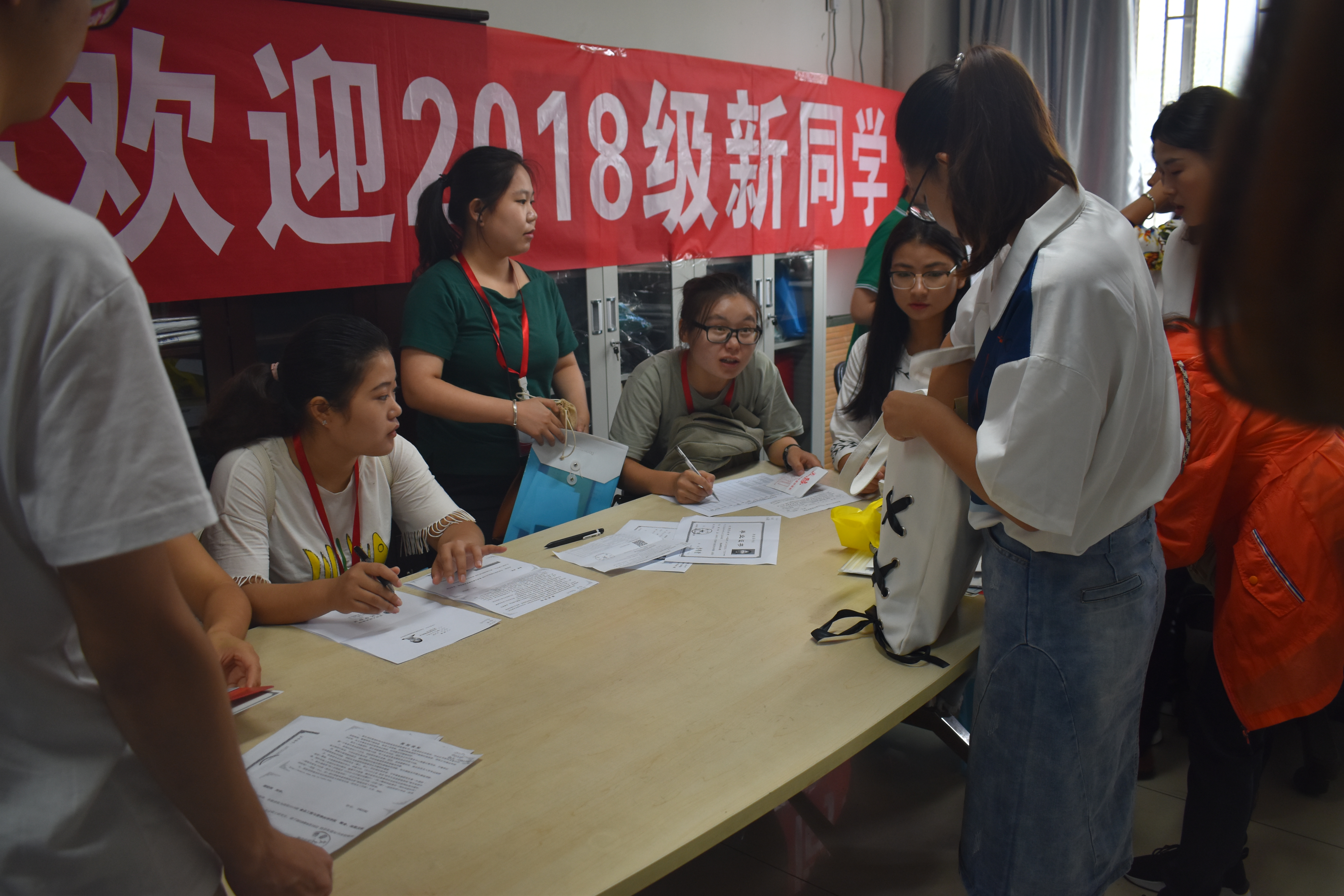 食品学院喜迎2018级研究生新生报到