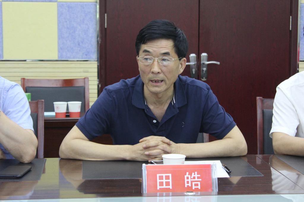 签约后,杨祖培副校长,陈五岭院长与杨兴斌院长就微生物工程与技术研究